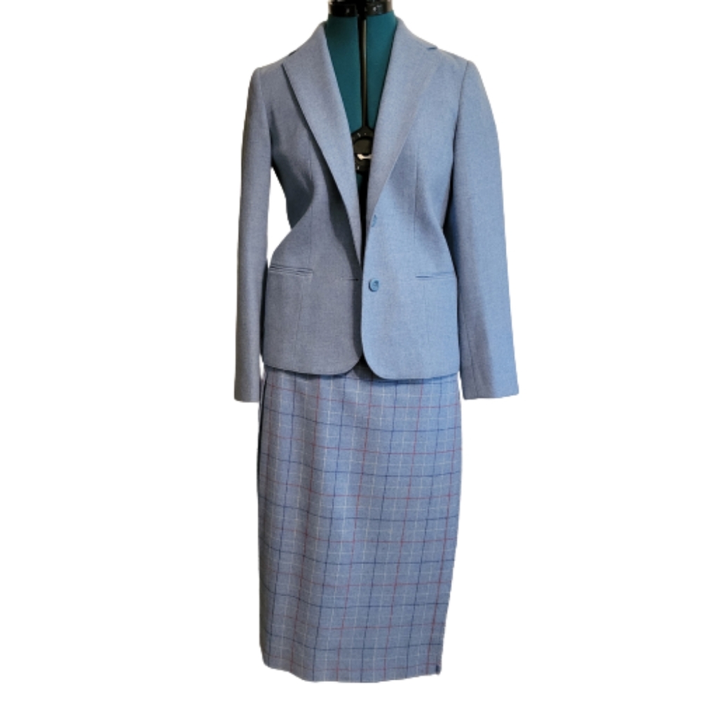Mairi Macintyre pure new wool womens baby blue kilt with blazer suit set size 10